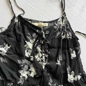 Women’s black floral tank top
